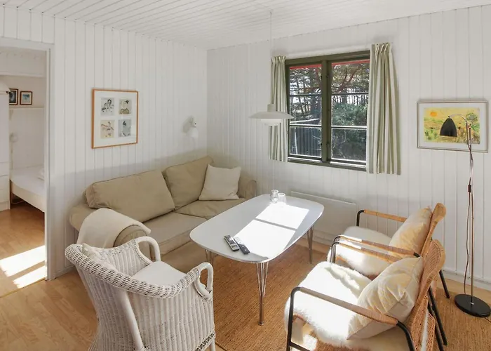 Jale - 50m From The Sea By Interhome