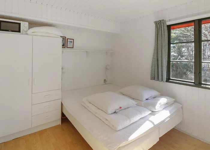 Jale - 50m From The Sea By Interhome